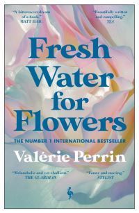 Changer l'eau des fleurs
