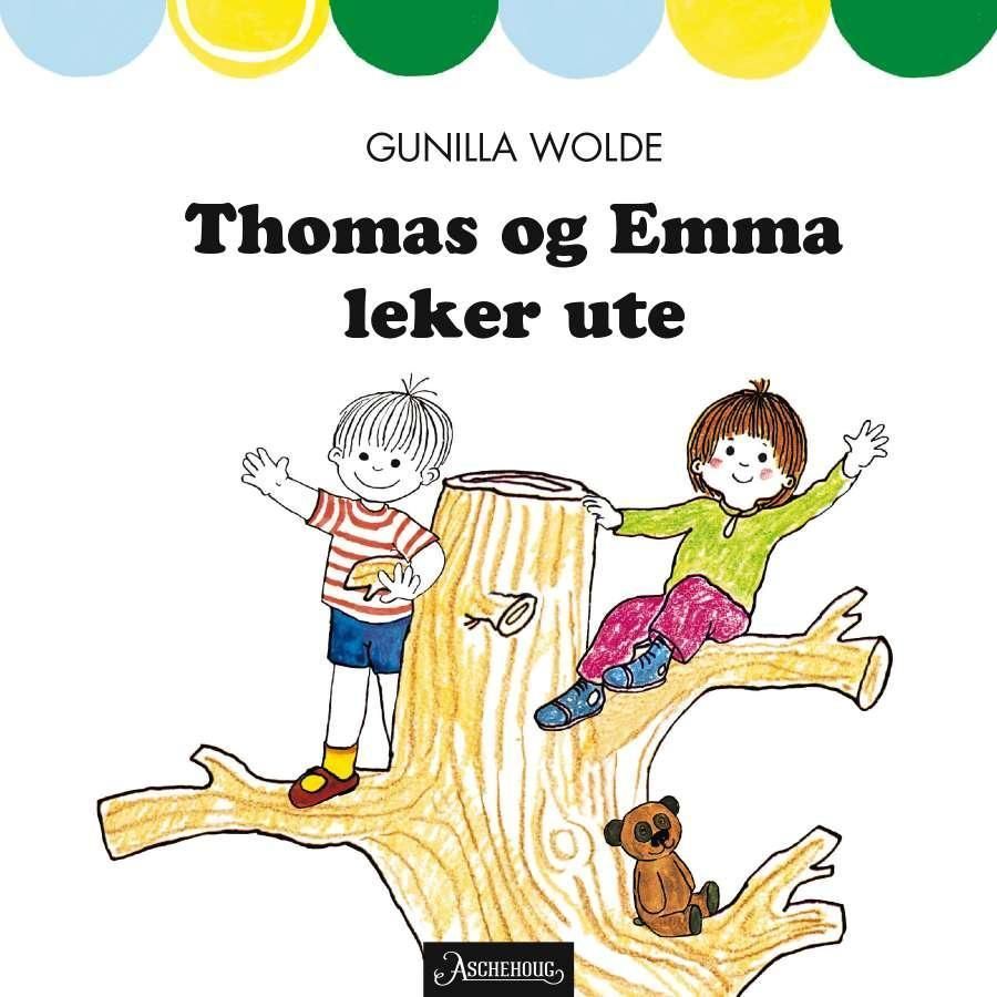 Totte och Emma leker ute