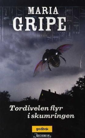 Tordyveln flyger i skymningen